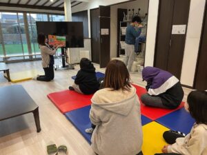 絵本の読み聞かせ